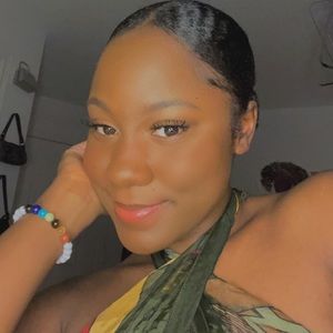 Meet your Posher, Nallyssa